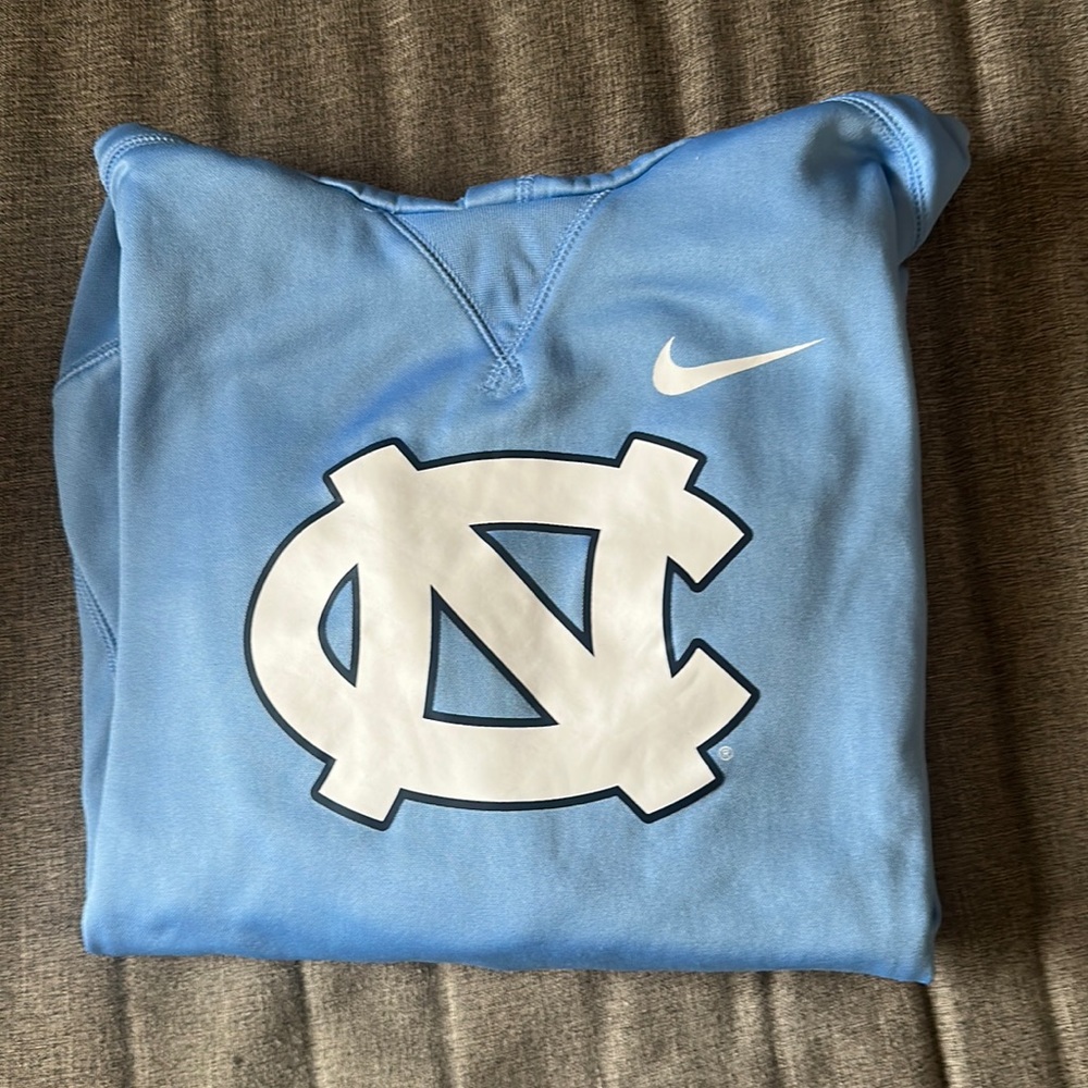 Nike North Carolina Tar Heels pullover hoodie